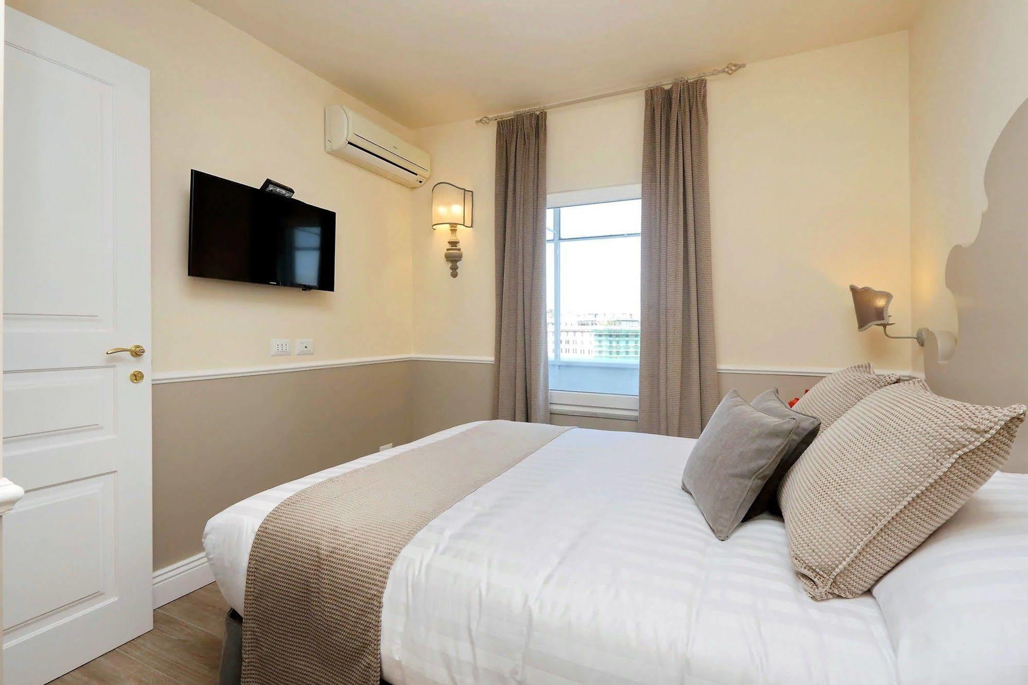 Colosseum Terrace Suite Рим Екстер'єр фото